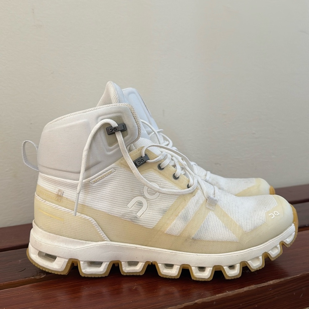 On Cloud Waterproof boot